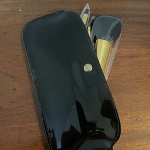 Elizabeth Arden make up brushes in case